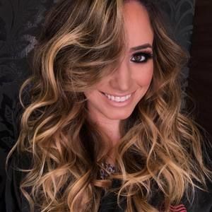 Meet your Posher, Camila